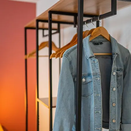 Golden Design Apartment, Zentral, Familie Und Business, 1000 Mbit Apartmán Duisburg